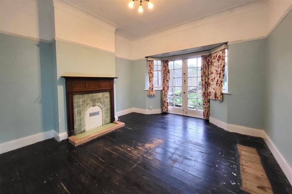 REAR RECEPTION ROOM: