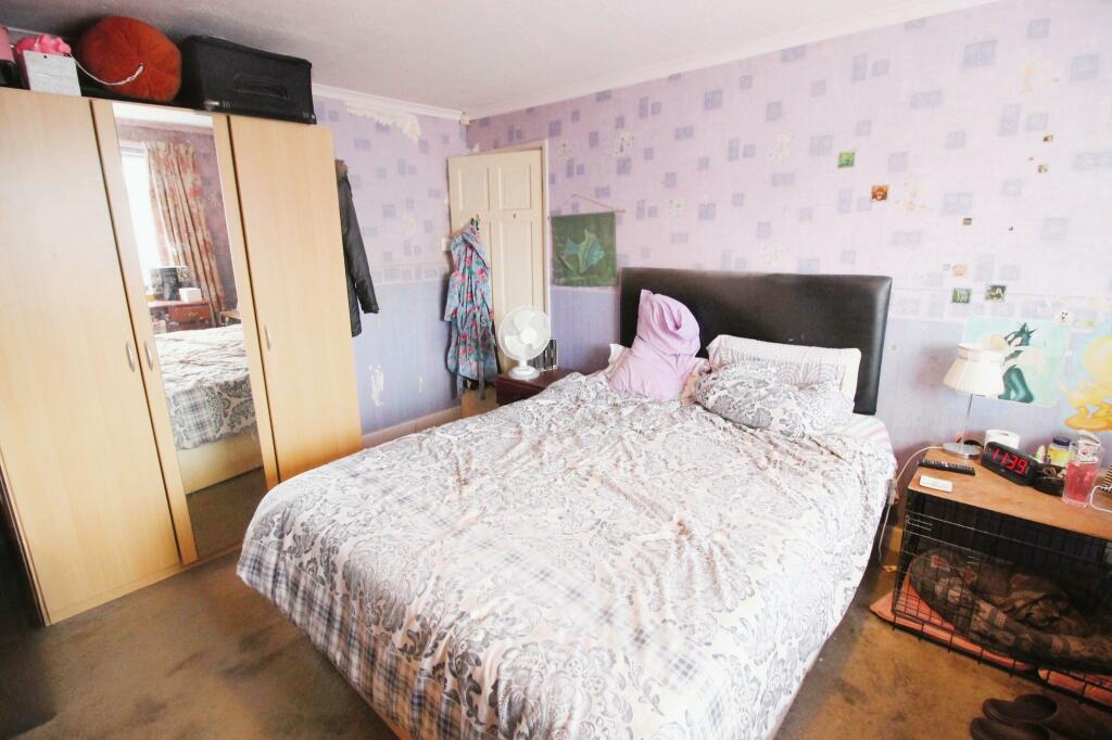 Master Bed 1
