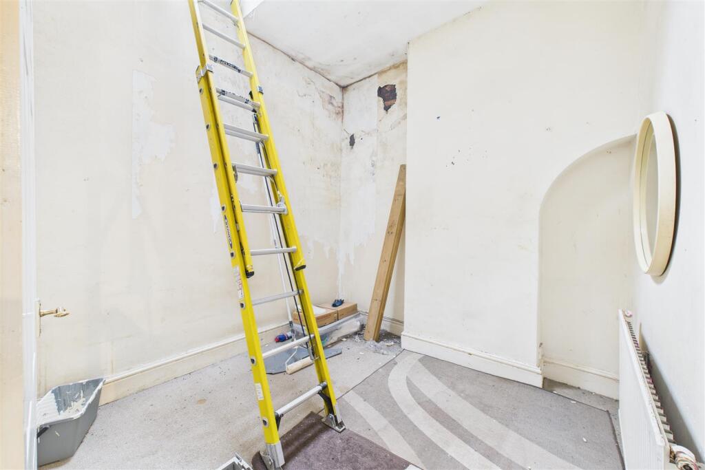 12 Bell Hill Road, St George, Bristol BS5 7LJ | Fr