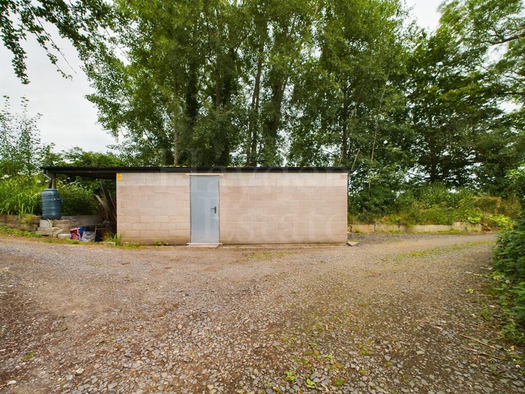 detached garaging and workshop