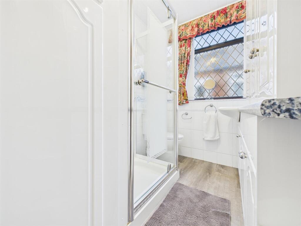 Shower room: