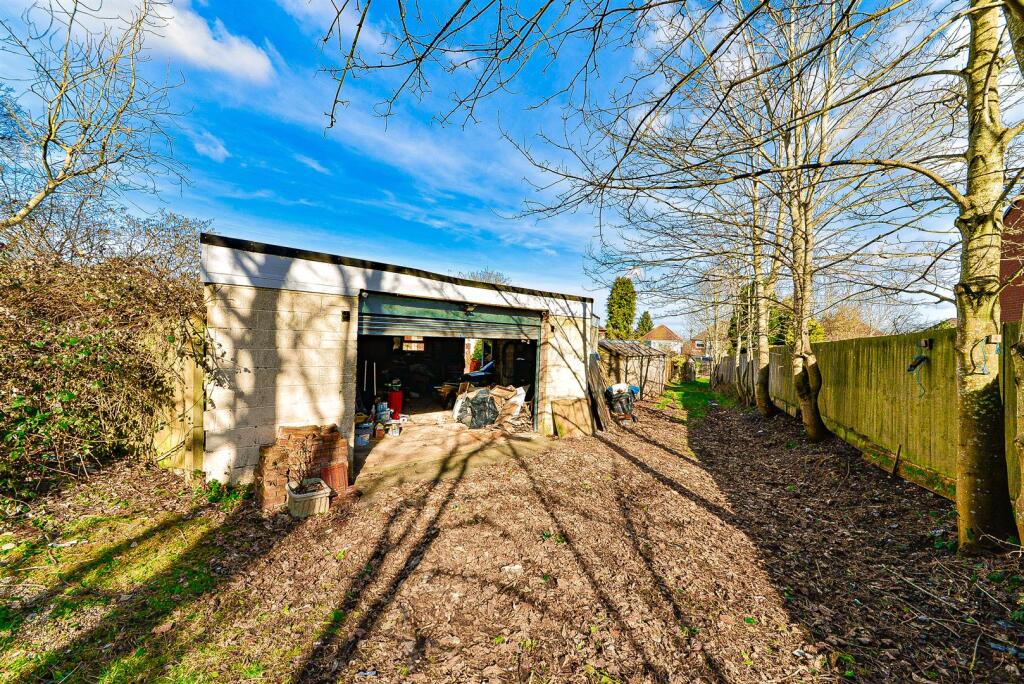 Rear Garage/Workshop