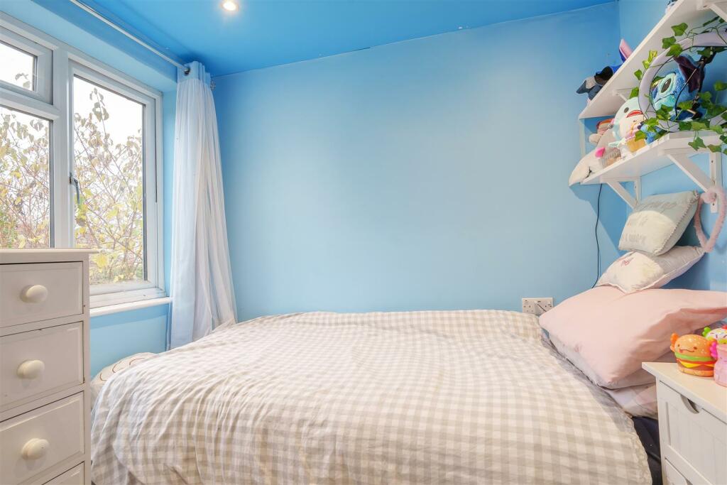 Courtlands Drive - Bed 2 b.jpg