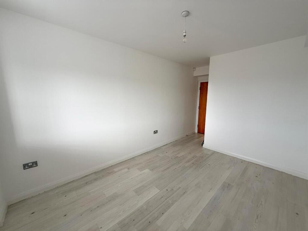 2 Bed Apartment, Riddlesden