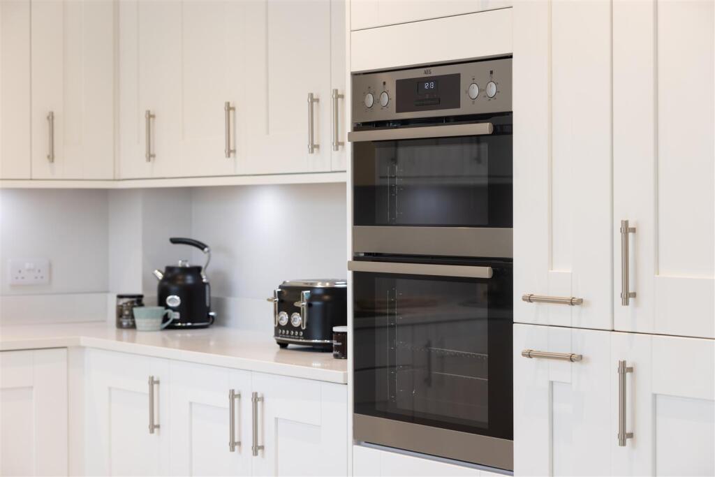 A1234-093-3-Bed-House-Mountbatten-Park,-North-Badd