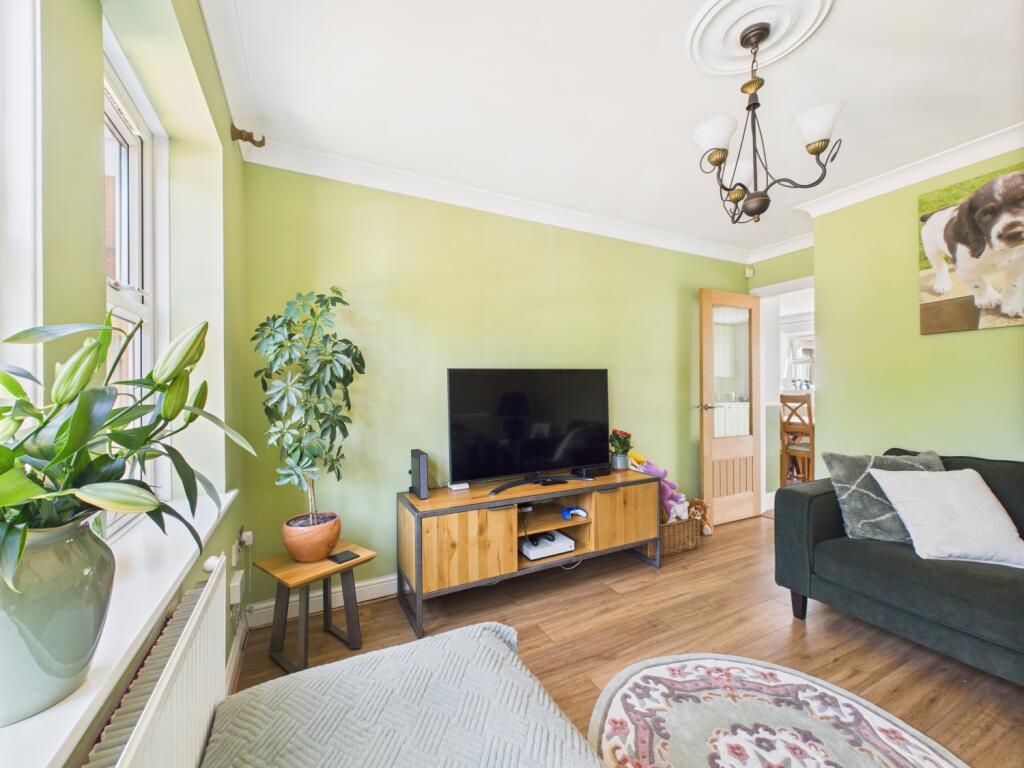 CAM02023G0-PR0161-STILL018