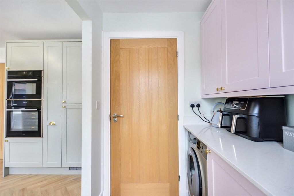 Utility Room_1.jpeg
