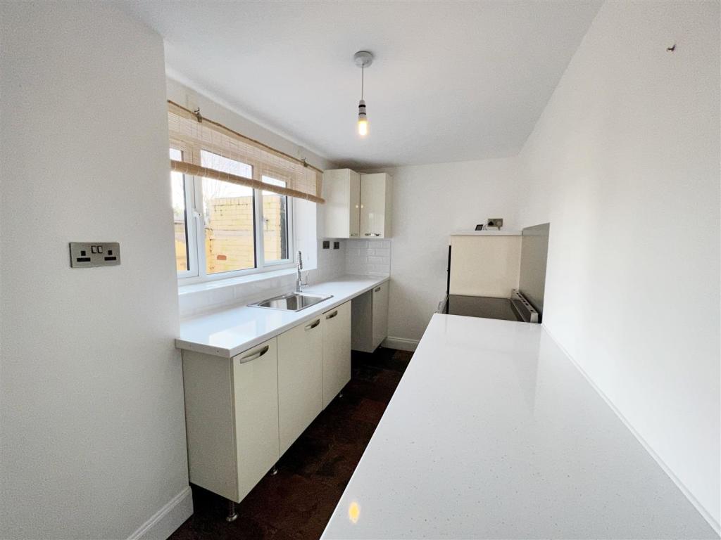 Kitchen 1.jpg