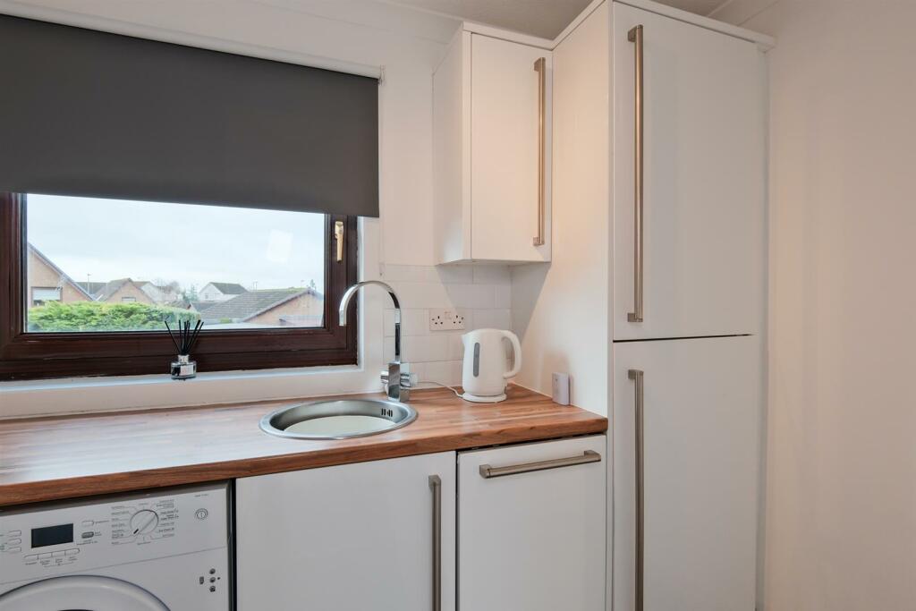 023-16 Hemmingen Court Carluke, ML8 5LX.jpg
