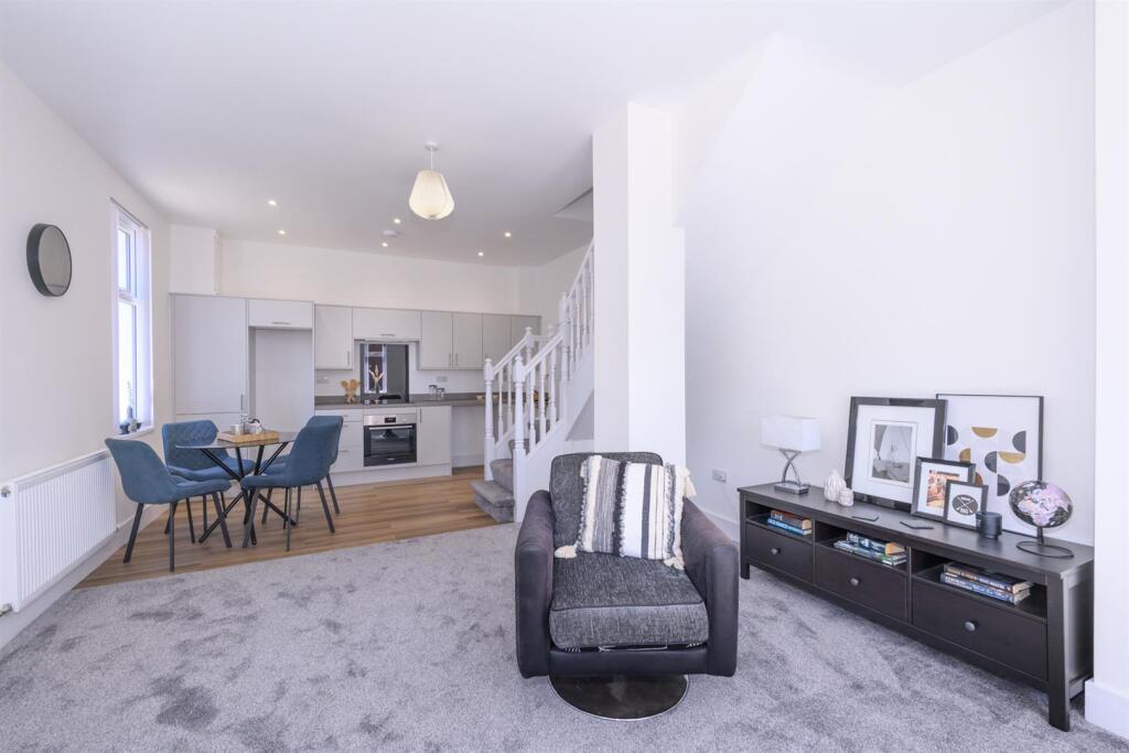 OPEN PLAN LOUNGE/KITCHEN/ DINER