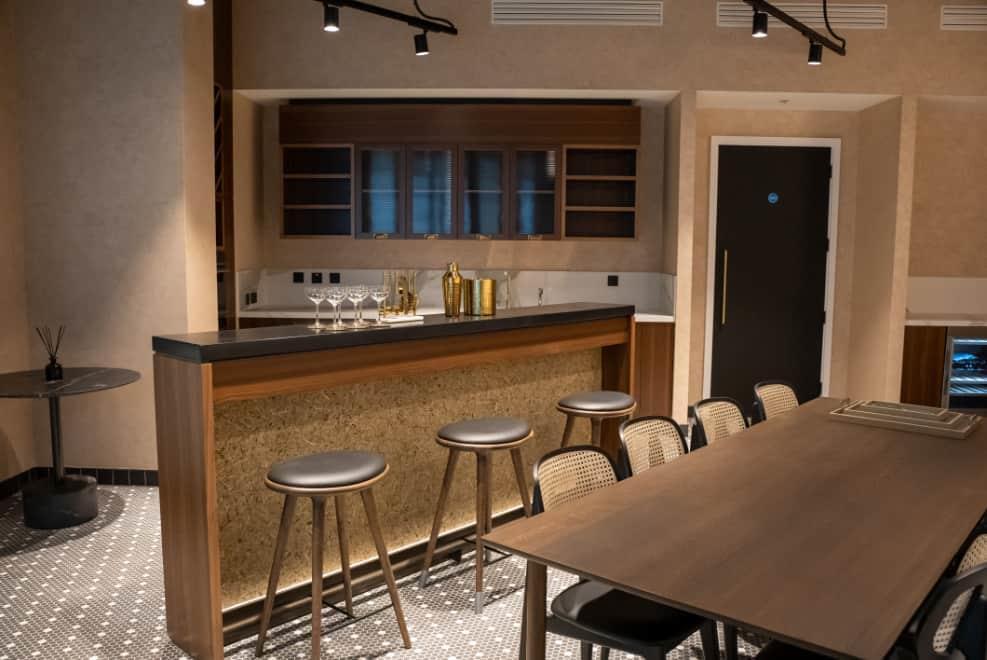 RESIDENTS BAR
