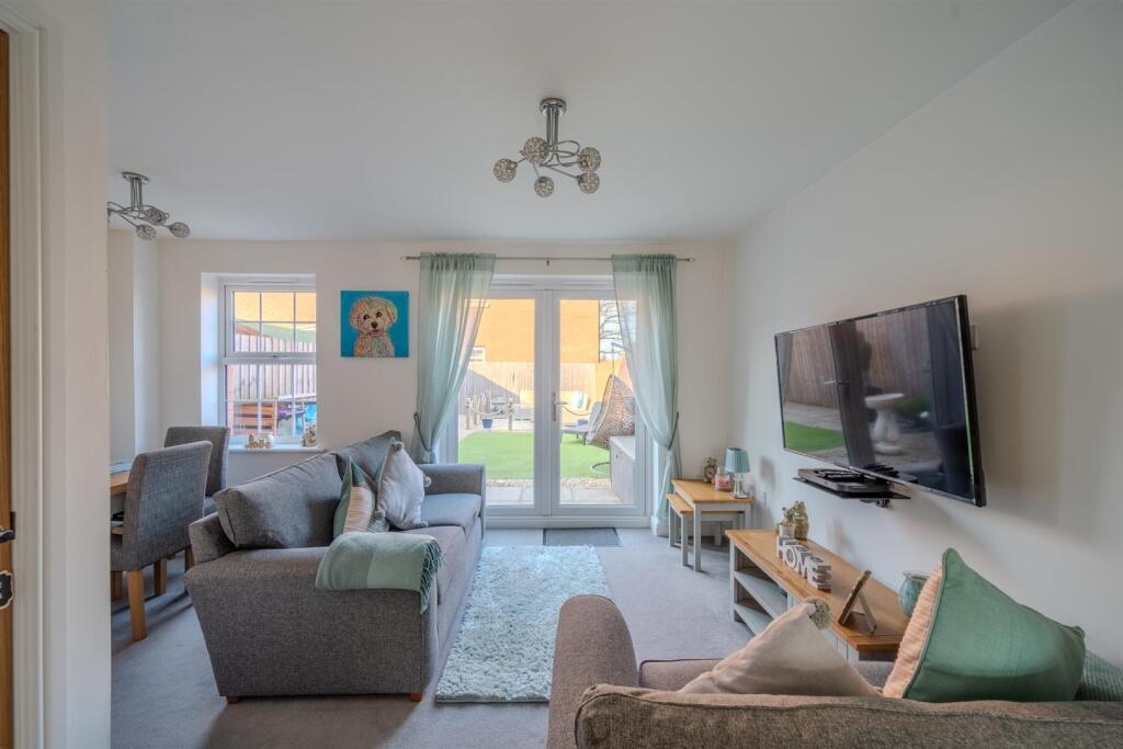 17 Cwrt Carver-14.jpg