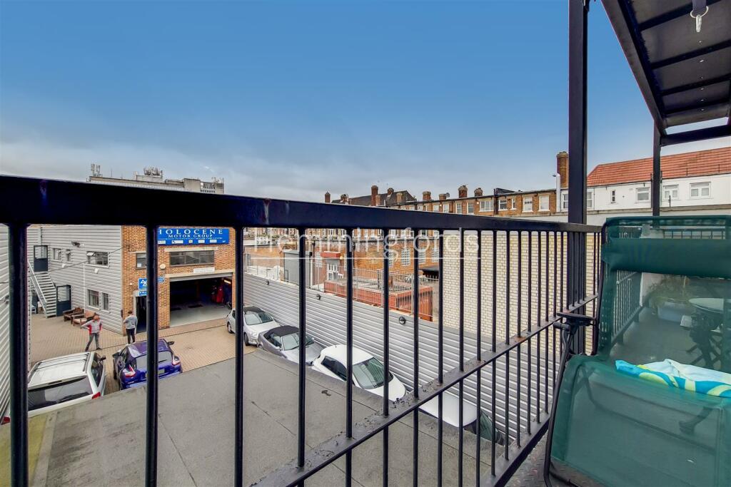 5_Balcony-1.jpg