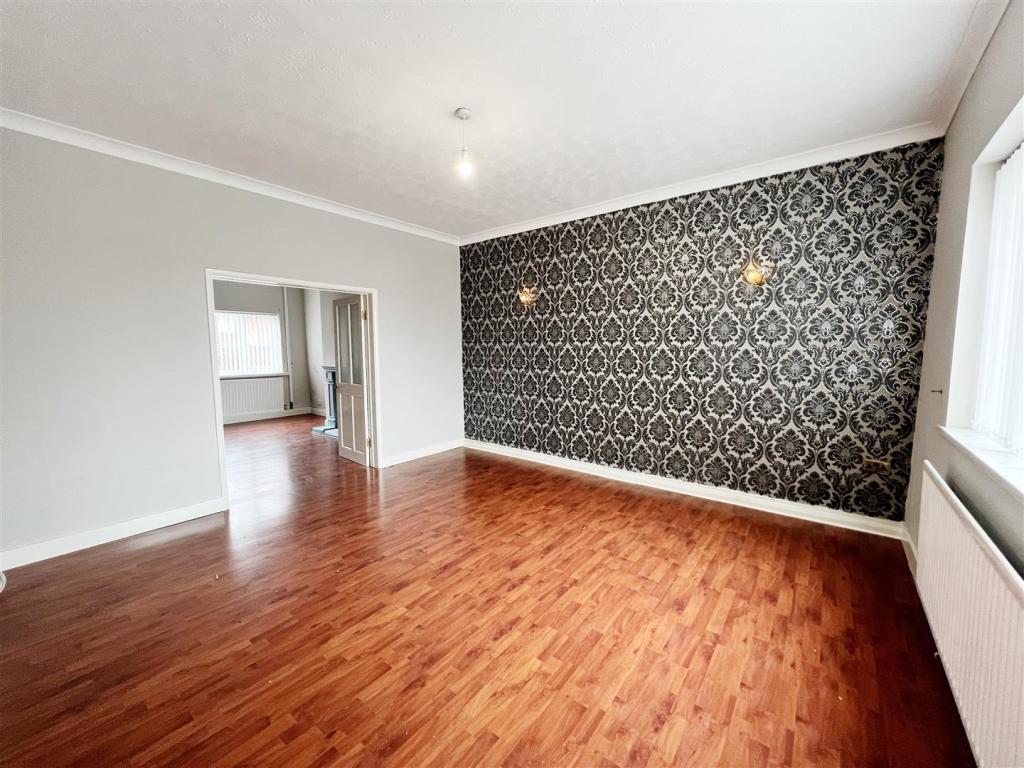 Lounge 1.jpg