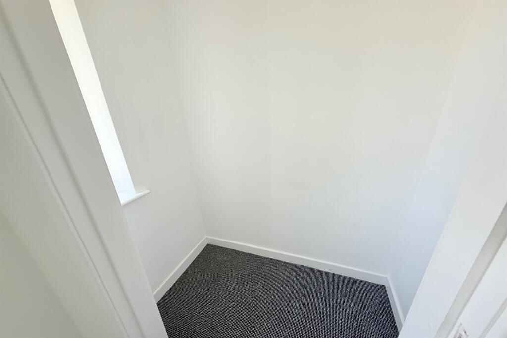 Master Bedroom cupbo