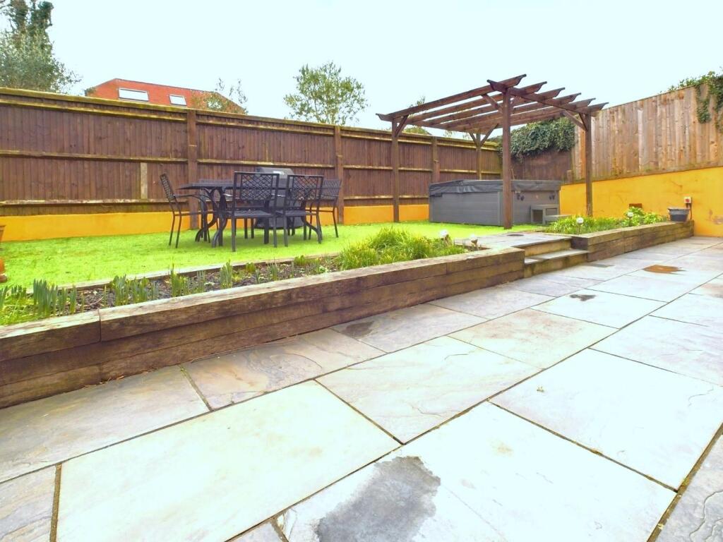 PR0472-STILL016.jpg