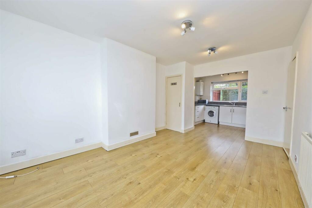 Living area/Kitchen