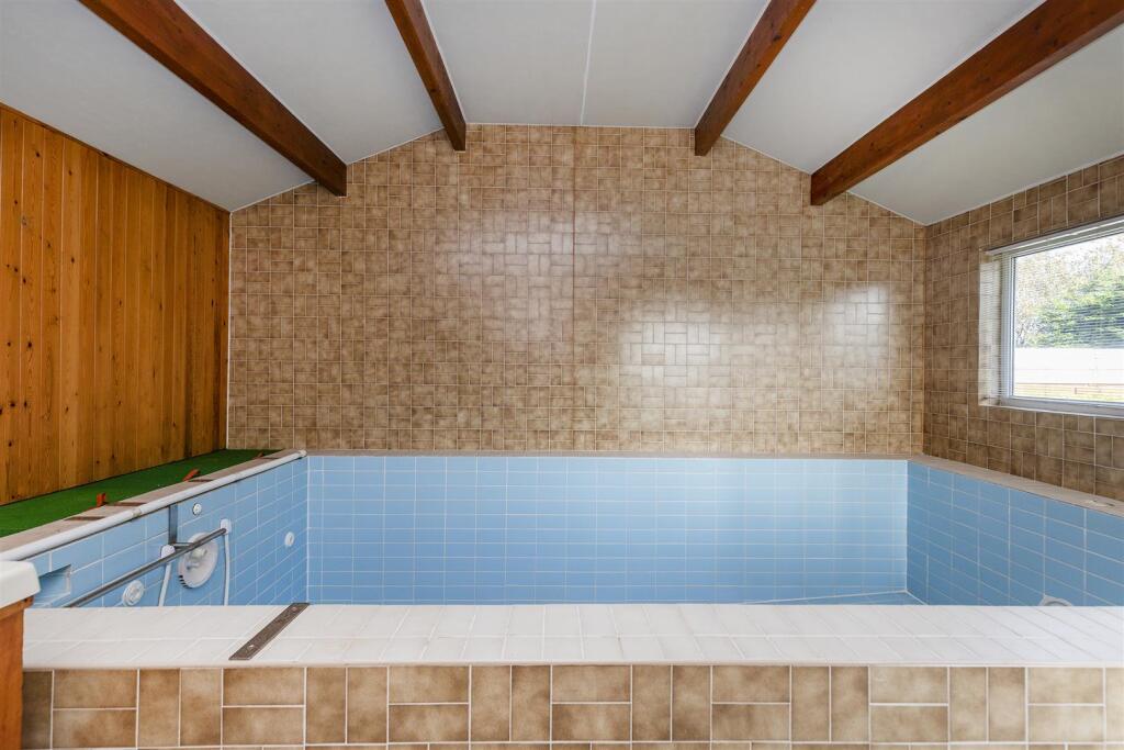 Bramleys Estate Agents - Gleneagles Way - Fixby (7