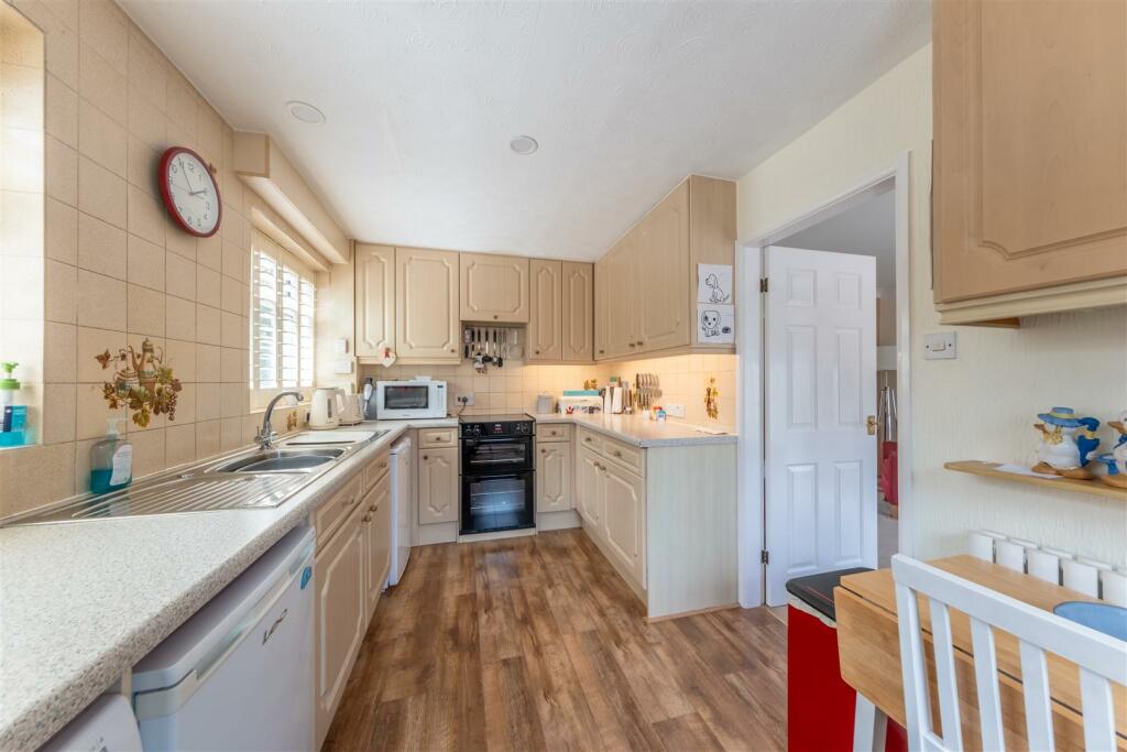 95 Ridings Lane-003.jpg