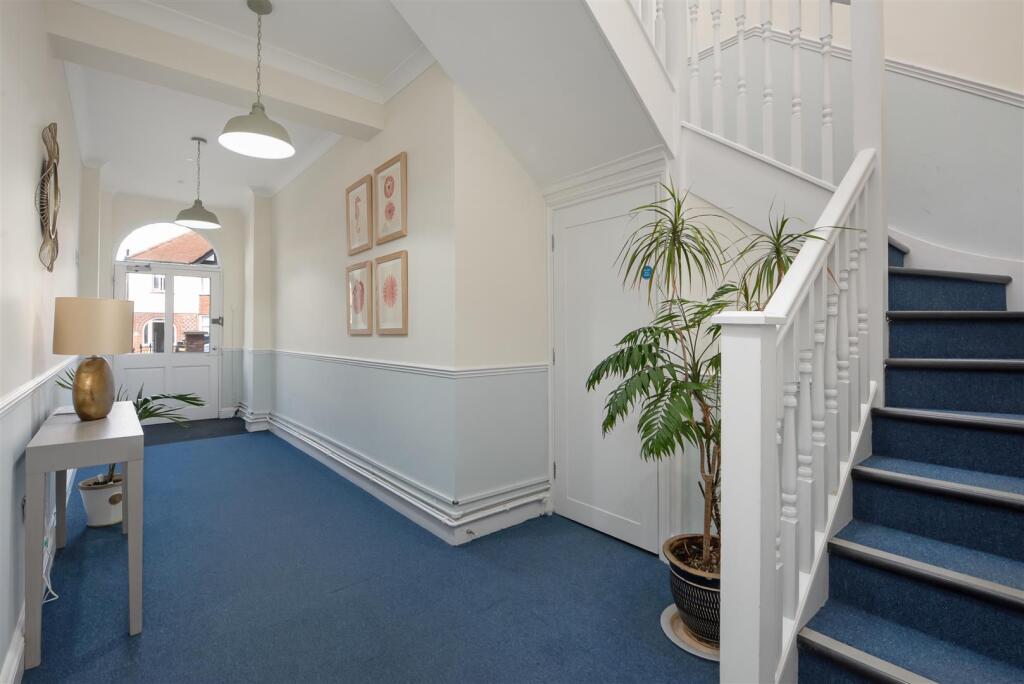 Leander Court, Graystone Road