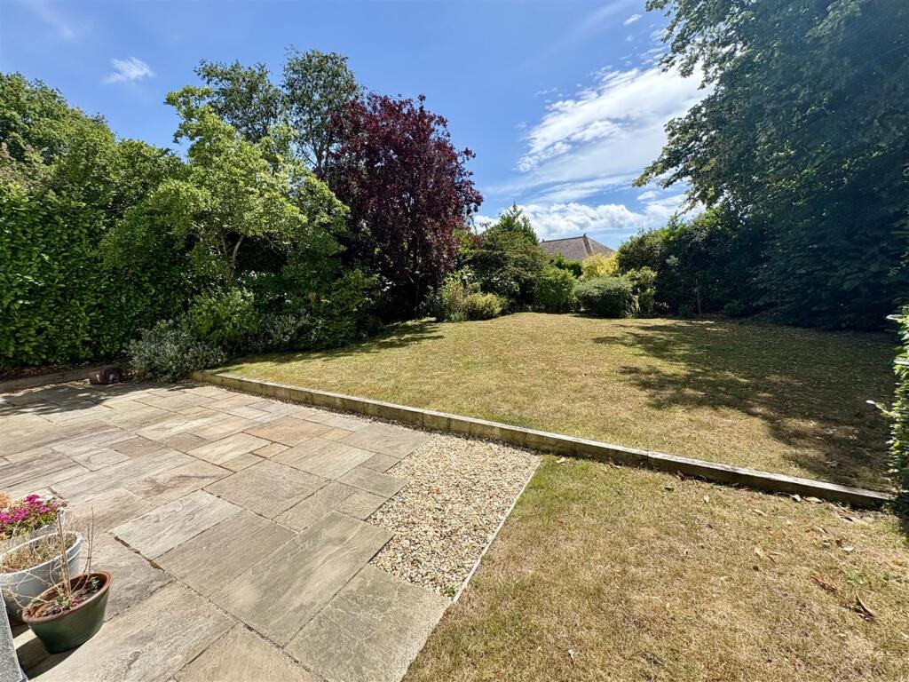 11. garden.jpg