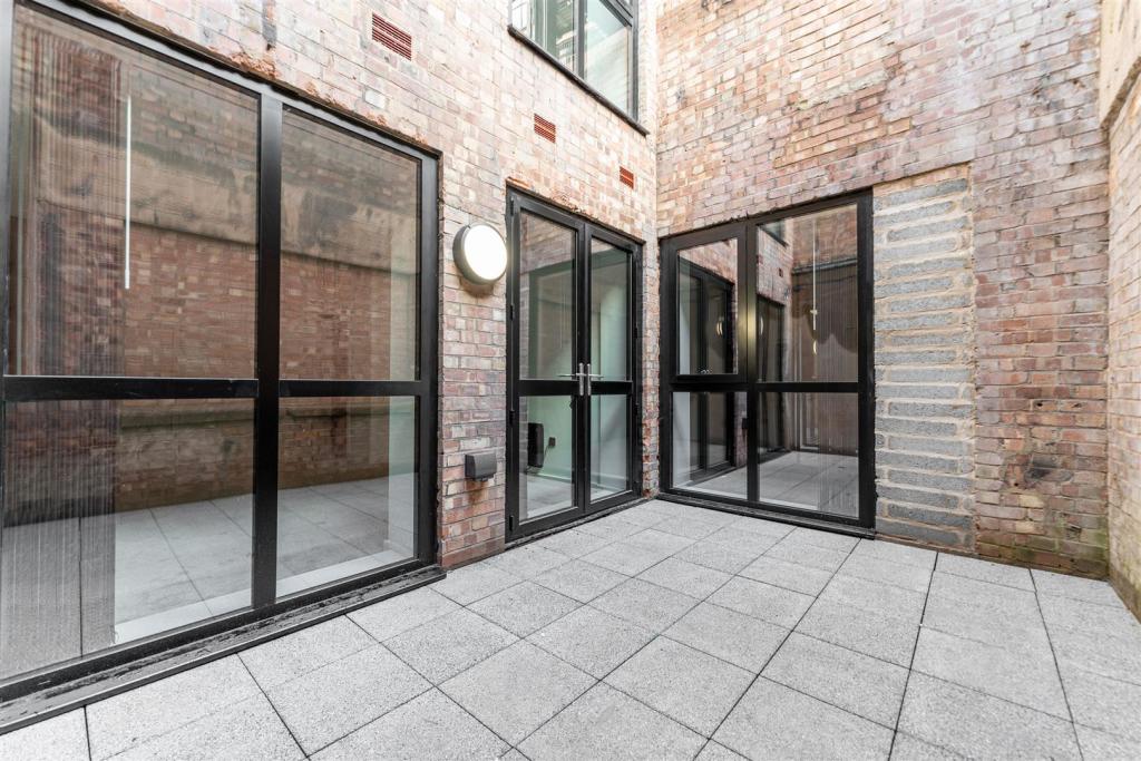 Apt. 4 LR - by Ralph Media Group 04039.jpg