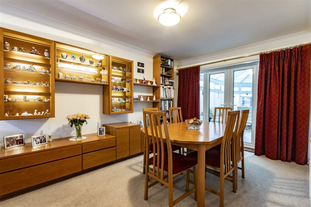 Lounge/Dining Room