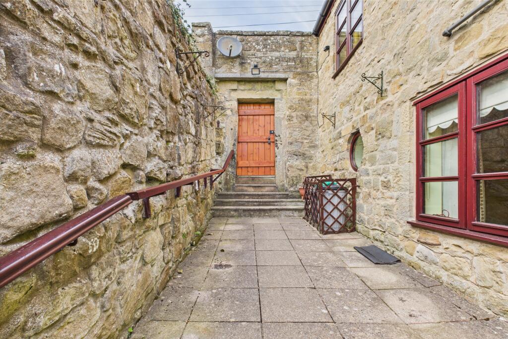 CAM04201G0-PR0080-STILL030