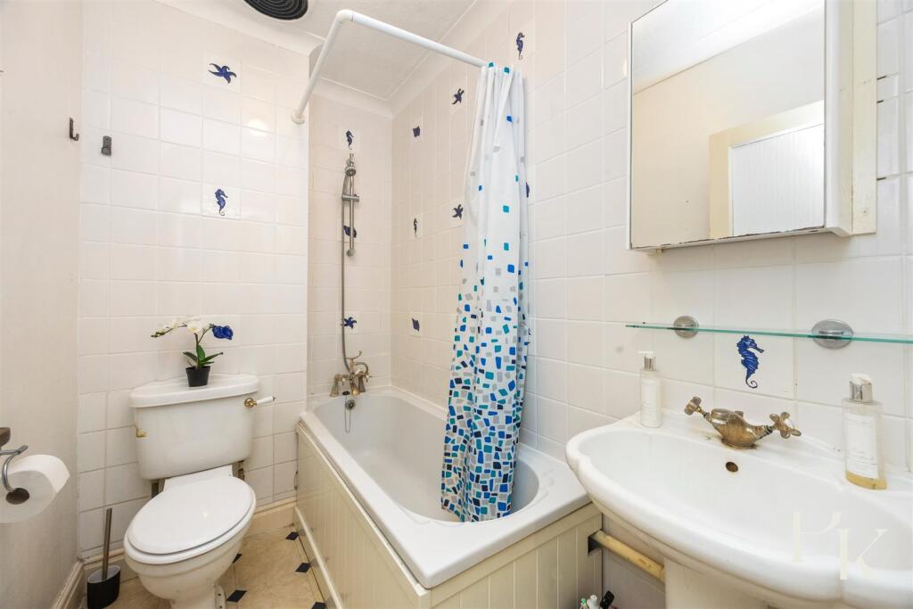 Albert Road, 20, Flat 3-011.JPG