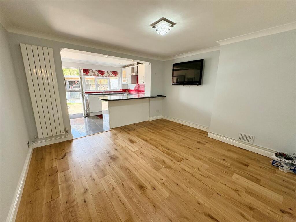 3. dining kitchen.jpg