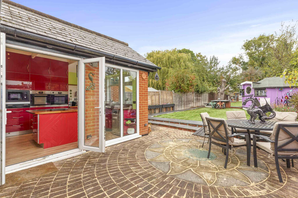 145 Courthouse Road, SL6 6HY (LOW RES)-12