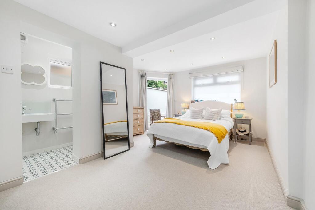 Principal Bedroom (2).JPG