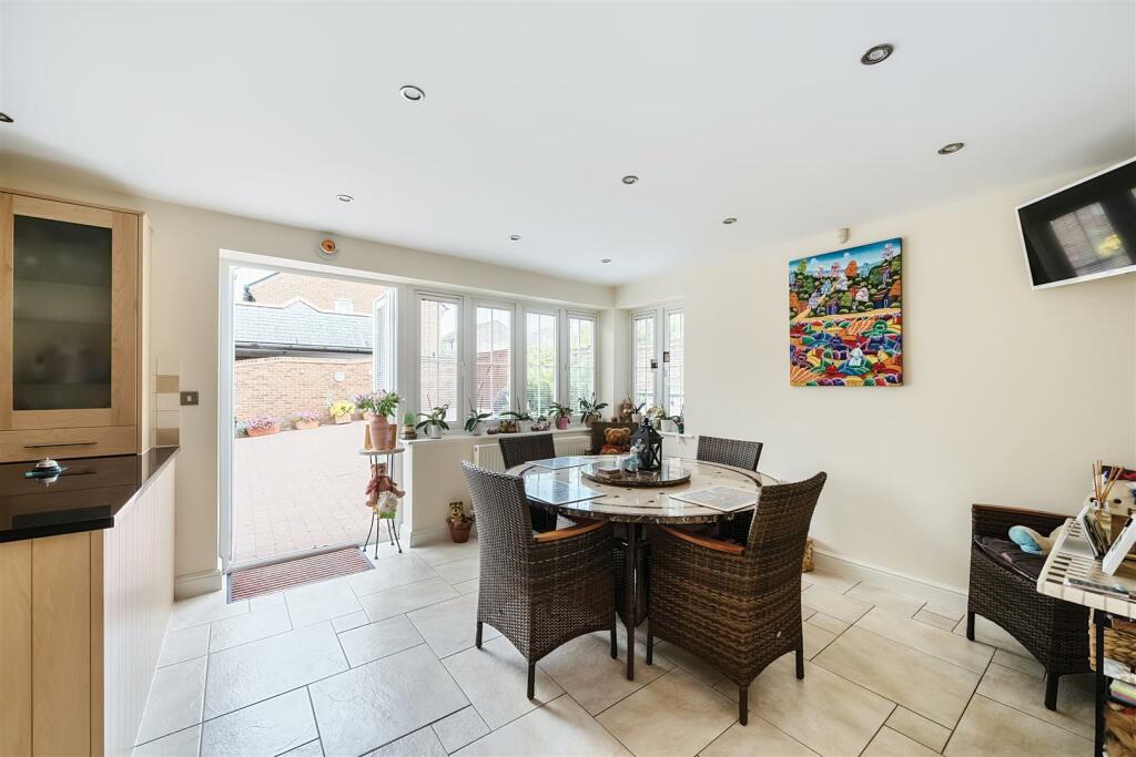Kitchen/Breakfast Area