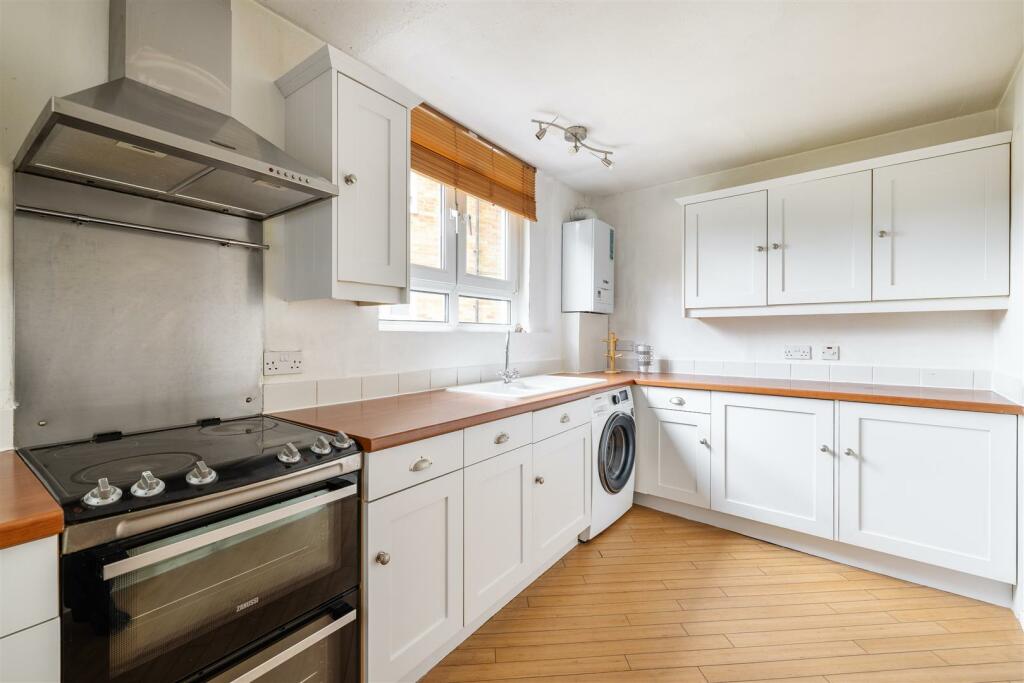 Brading Crescent E11