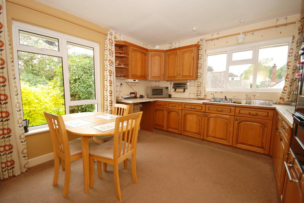 Kitchen/Breakfast...