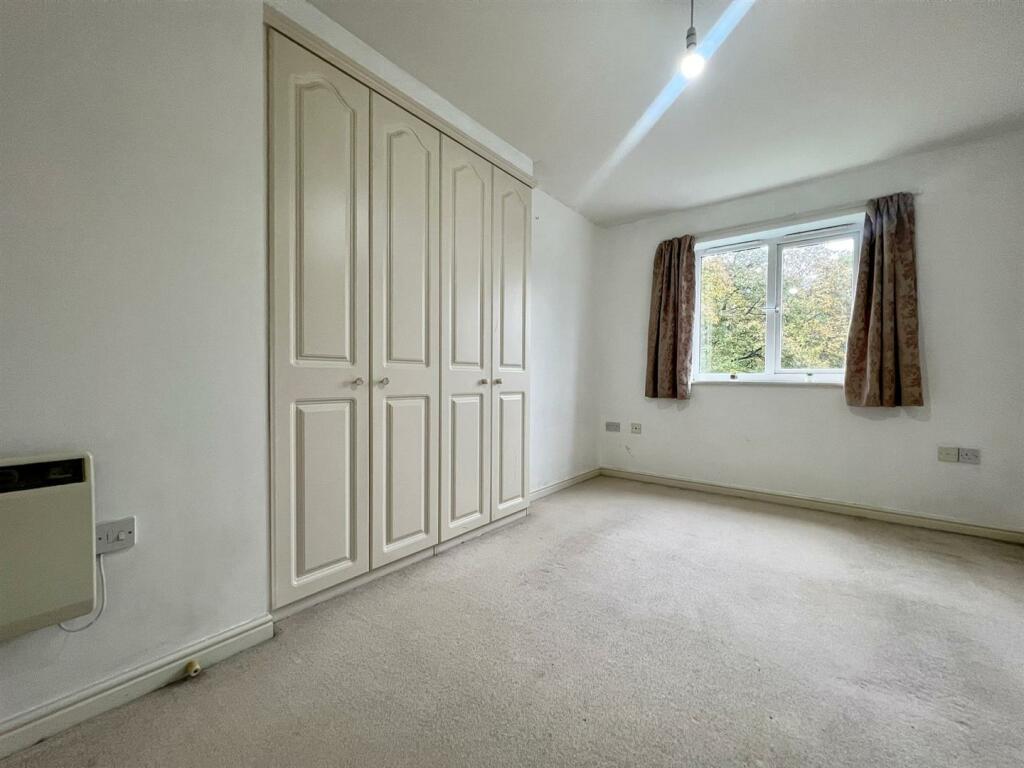 USE bedroom 1 (7).jpg