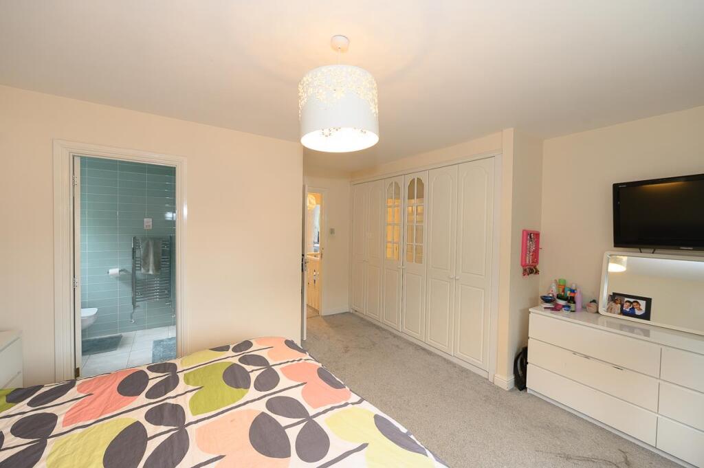 Master bedroom pic 2.jpg