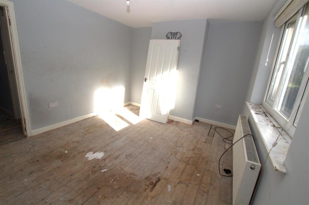 BEDROOM 1 ANGLE 2.jpg