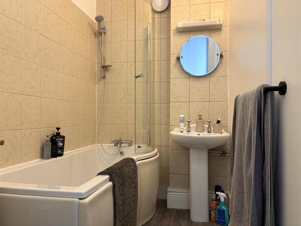 14b Badby Road - Bathroom.jpg
