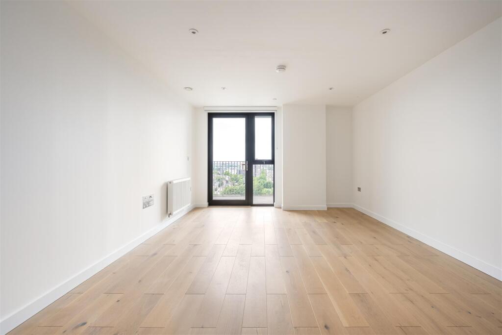 Station Approach, E17