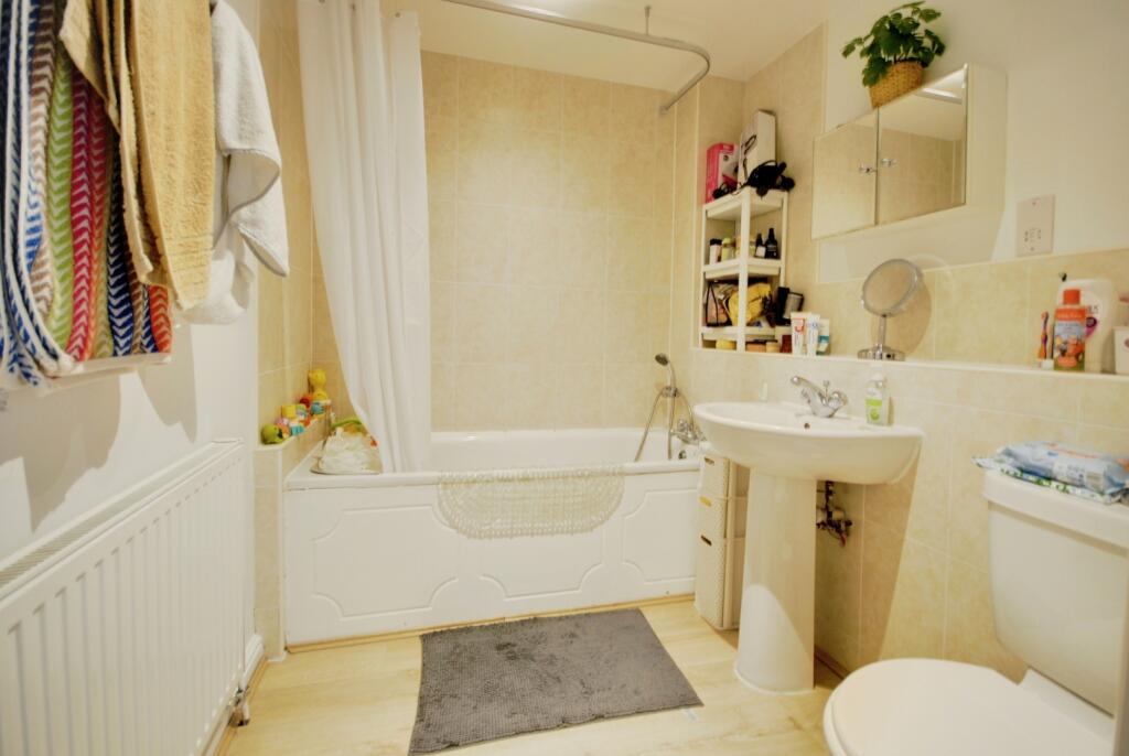 pbox-bathroom-311716.jpg