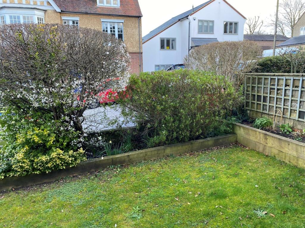 16cNorthRoad_FrontGarden - Copy.jpg