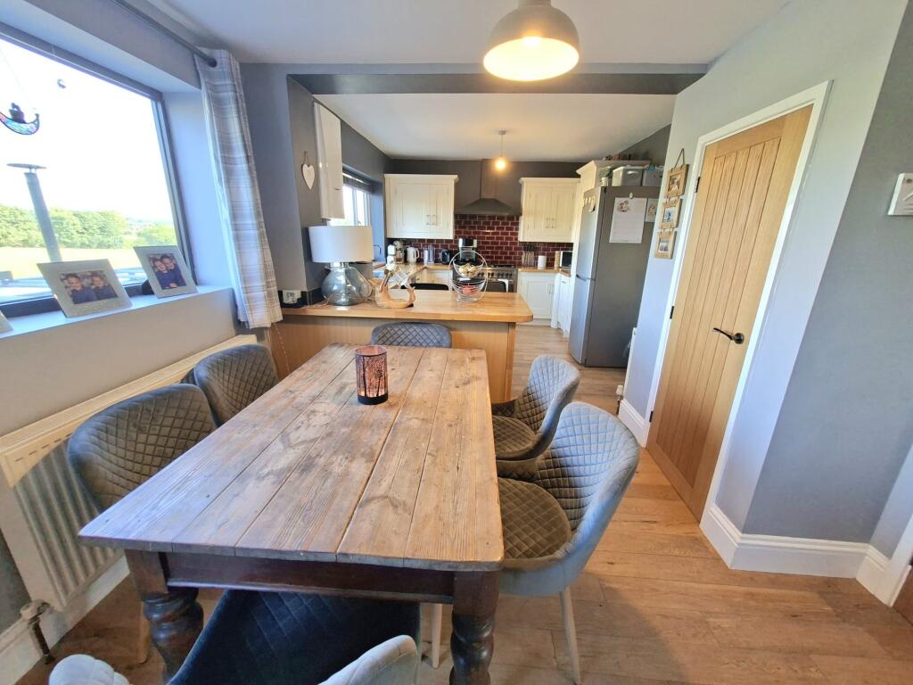 OPEN PLAN KITCHEN / DINING SPACE