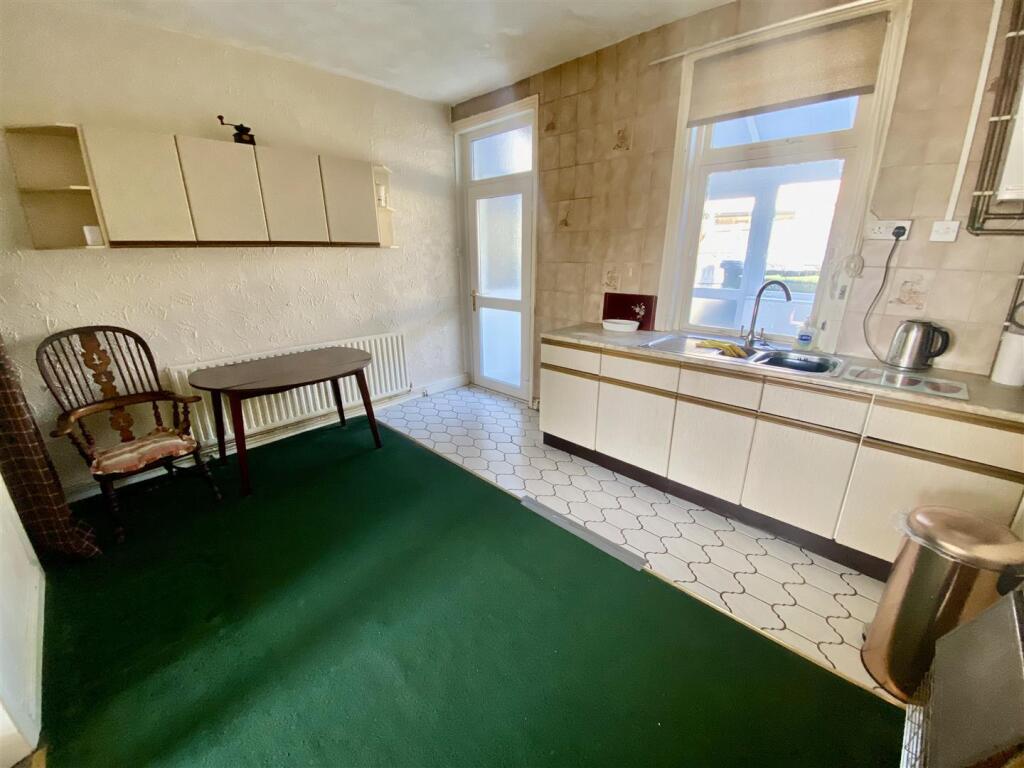 Bramleys Estate Agents - Lee Green - Mirfield (19)