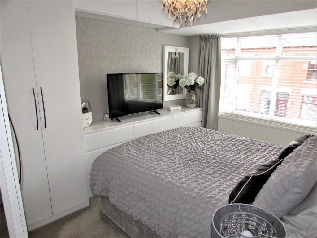 NormanSt19bed1.JPG