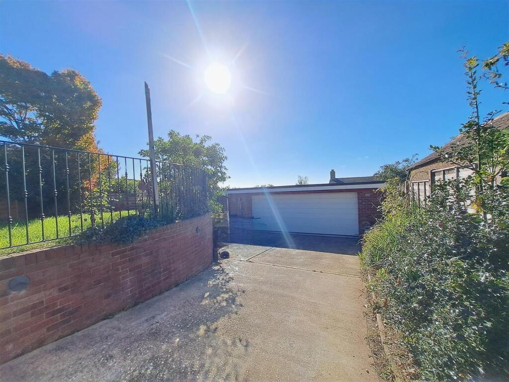 Quadruple Detached Garage/Workshop