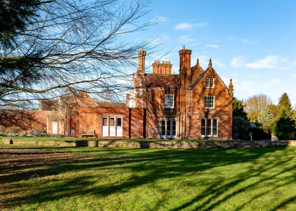 The Old Manor House-external DEC24-04.jpg