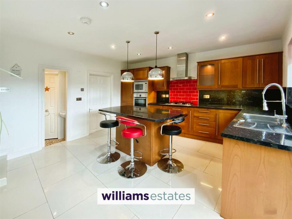 kitchen picture