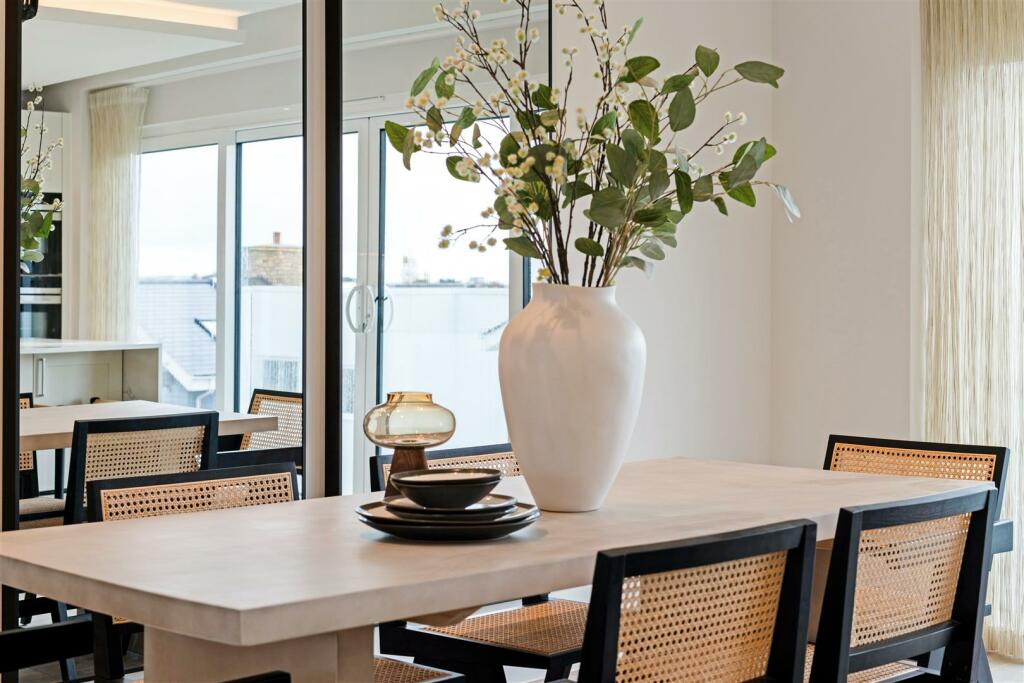 304 Sandbanks Road 327170 - (11).jpg