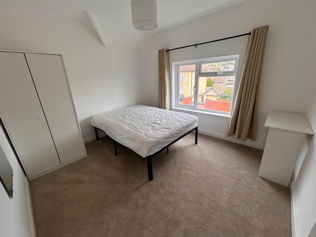 Bed4.jpg